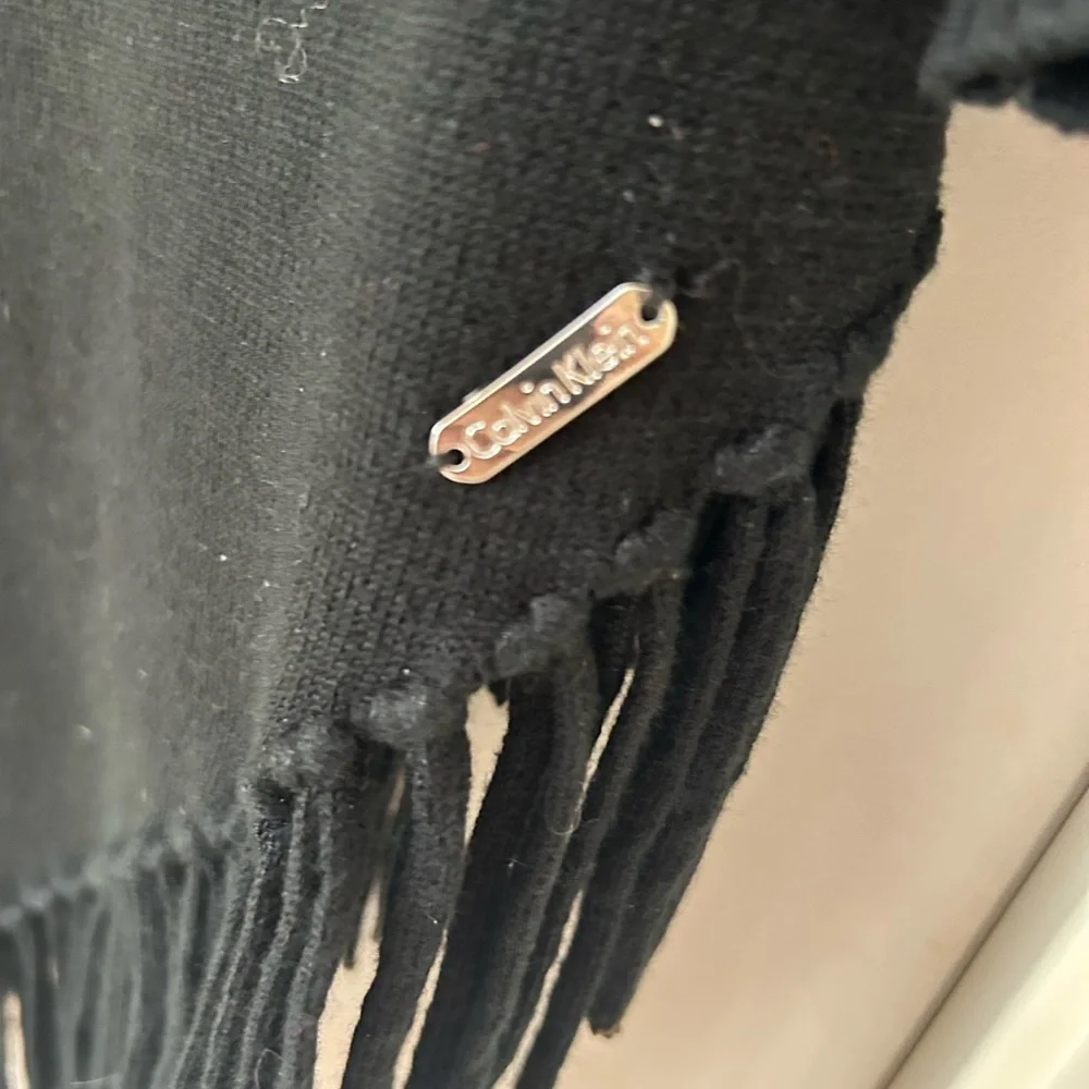 Calvin Klein Black Sweater Poncho Fringed with Sleeves, One Size Fits All - Picture 10 of 13